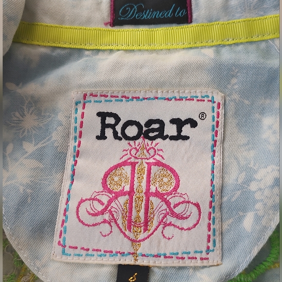 Roar new attacks button up embroidered top - Picture 4 of 13
